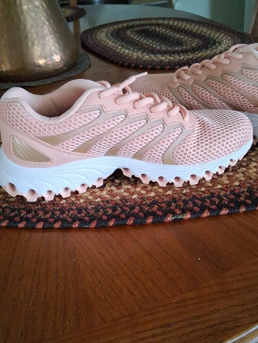 K-Swiss Women’s Peach Athletic Mesh Sneakers Sz.6